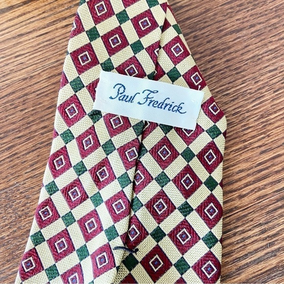 Paul Fredrick | 100% Italian Silk Hand Tailored Geometric Tie - Picture 3 of 5